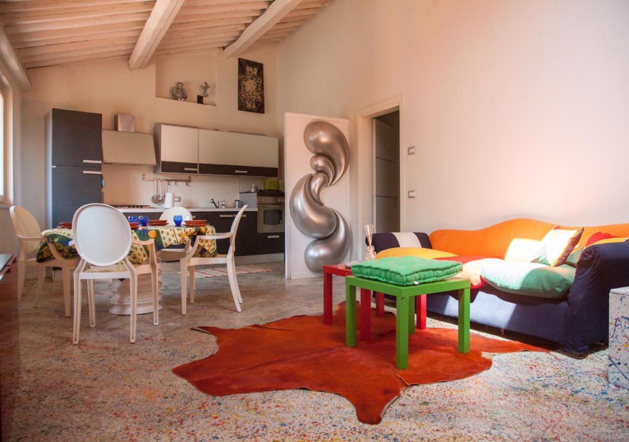 Pollock Attic In Historic City Center Apartman Lucca Kültér fotó
